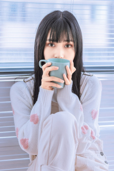 校花光屁股穿裙子被老师打屁股